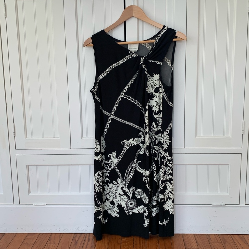 Donna Morgan sleeveless slip/on dress - floral chain print design black/white.
